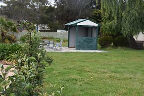 Valley Views Motel & Chalets