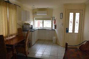 Valley Views Motel & Chalets