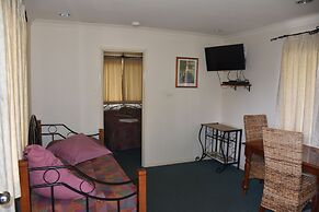 Valley Views Motel & Chalets