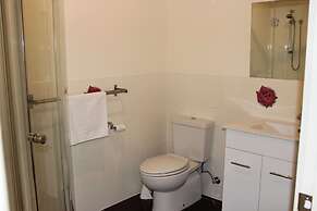 Lakeside Motel Waterfront