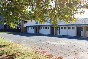 Lakeside Motel Waterfront