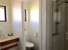 Lakeside Motel Waterfront