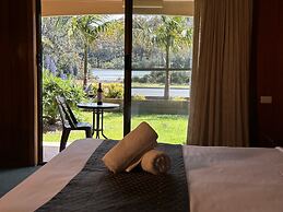 Lakeside Motel Waterfront