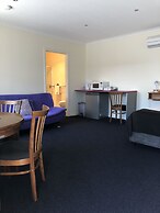 Lakeside Motel Waterfront