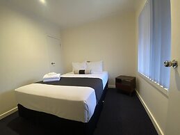 Lakeside Motel Waterfront