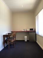 Lakeside Motel Waterfront