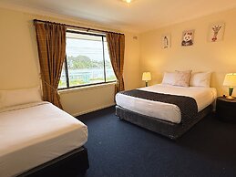 Lakeside Motel Waterfront