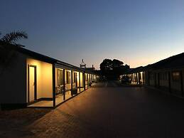 Lakeside Motel Waterfront