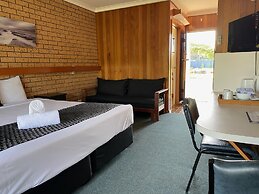 Lakeside Motel Waterfront