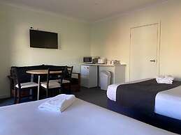 Lakeside Motel Waterfront