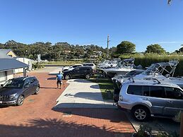 Lakeside Motel Waterfront