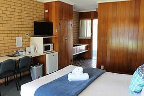 Lakeside Motel Waterfront