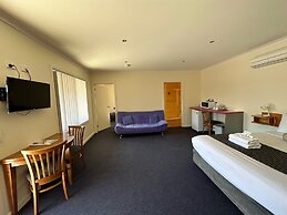 Lakeside Motel Waterfront