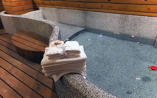 Tong's Story Paternity B&B