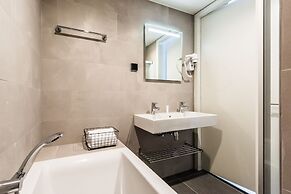 YAYS Amsterdam East by Numa