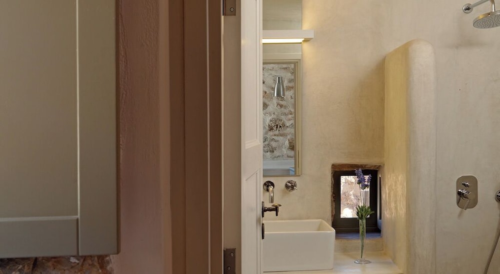 Themonies Luxury Suites