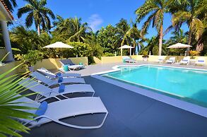 Summerhill, 8BR by Jamaican Treasures