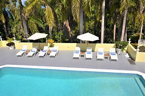 Summerhill, 8BR by Jamaican Treasures