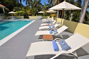 Summerhill, 8BR by Jamaican Treasures