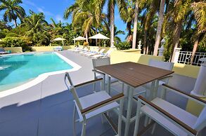 Summerhill, 8BR by Jamaican Treasures