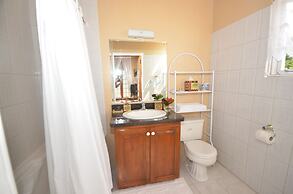 Summerhill, 8BR by Jamaican Treasures