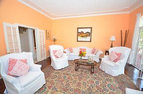 Summerhill, 8BR by Jamaican Treasures