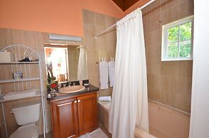 Summerhill, 8BR by Jamaican Treasures