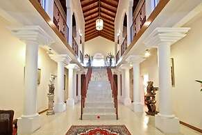 Summerhill, 8BR by Jamaican Treasures