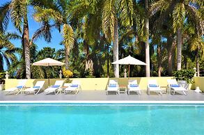 Summerhill, 8BR by Jamaican Treasures