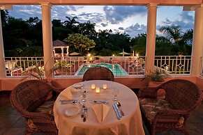 Summerhill, 8BR by Jamaican Treasures