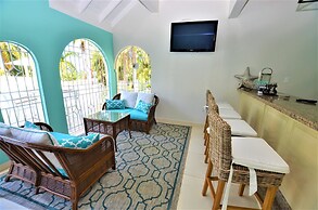 Summerhill, 8BR by Jamaican Treasures