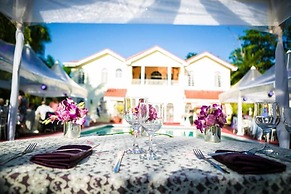 Summerhill, 8BR by Jamaican Treasures