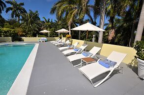 Summerhill, 8BR by Jamaican Treasures