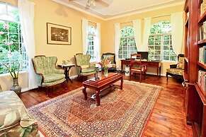 Summerhill, 8BR by Jamaican Treasures