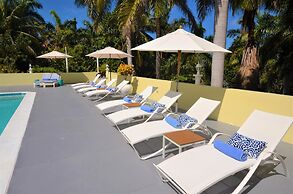 Summerhill, 8BR by Jamaican Treasures