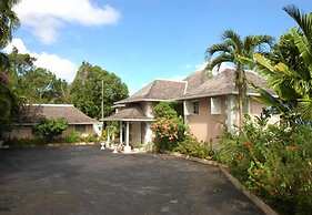 Stoneaway, 6BR by Jamaican Treasures