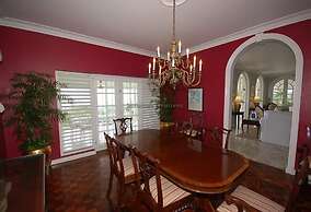 Stoneaway, 6BR by Jamaican Treasures