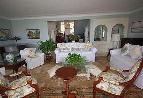 Stoneaway, 6BR by Jamaican Treasures