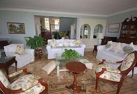 Stoneaway, 6BR by Jamaican Treasures