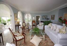 Stoneaway, 6BR by Jamaican Treasures