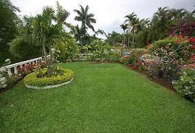 Stoneaway, 6BR by Jamaican Treasures