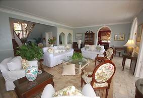 Stoneaway, 6BR by Jamaican Treasures