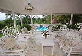 Stoneaway, 6BR by Jamaican Treasures