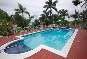 Stoneaway, 6BR by Jamaican Treasures