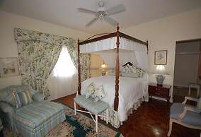 Stoneaway, 6BR by Jamaican Treasures