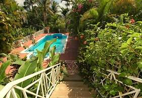 Stoneaway, 6BR by Jamaican Treasures