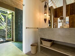 Villa Mannao by Villa Finder