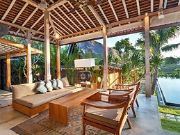 Villa Mannao by Villa Finder