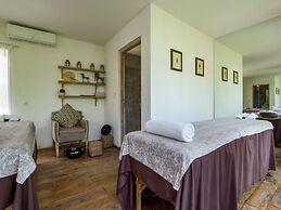 Villa Mannao by Villa Finder