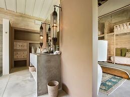 Villa Mannao by Villa Finder